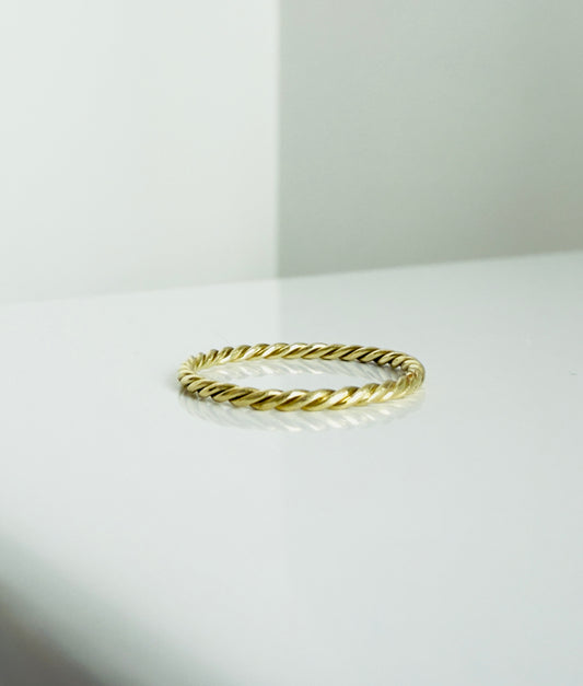 Twisted ring